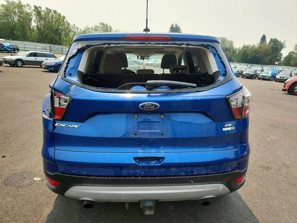 2017 FORD ESCAPE SE  