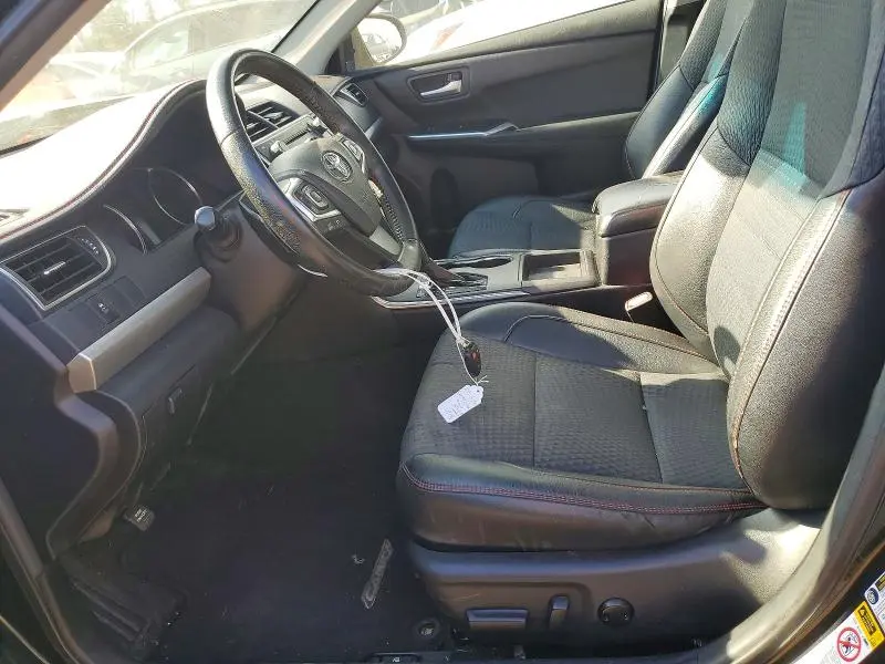 2015 TOYOTA CAMRY SE  