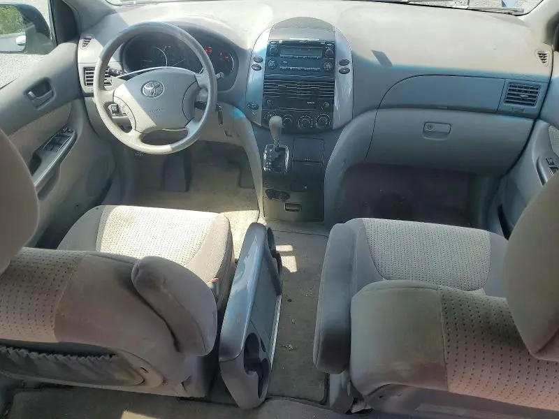 2010 TOYOTA SIENNA LE 8-PASSENGER  
