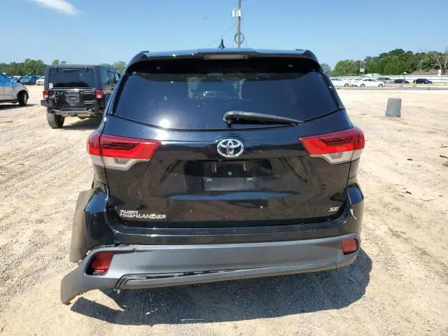 2018 TOYOTA HIGHLANDER SE  