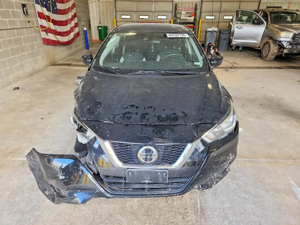 2021 NISSAN VERSA SV  