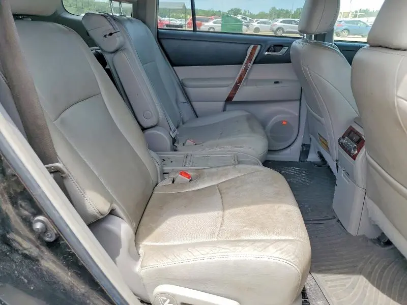 2013 TOYOTA HIGHLANDER LIMITED  