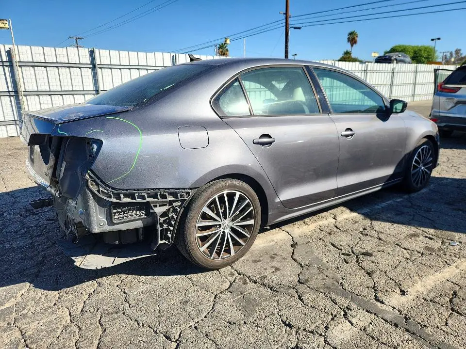 2016 VOLKSWAGEN JETTA SPORT  