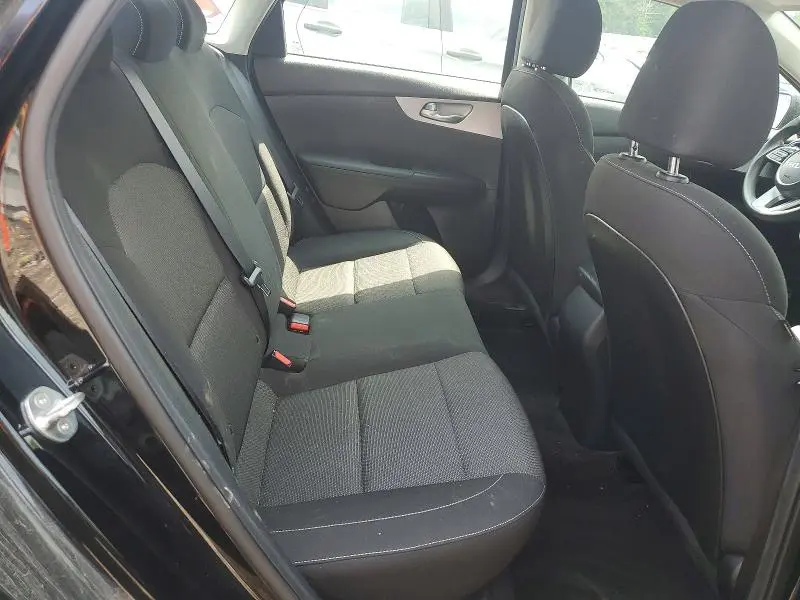 2023 KIA FORTE LX  