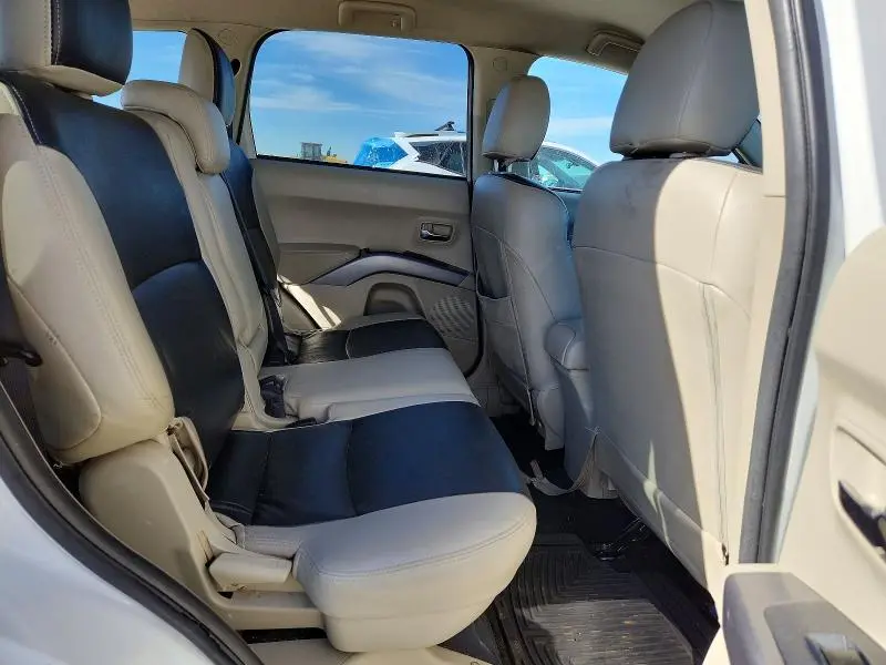 2012 MITSUBISHI OUTLANDER SE  