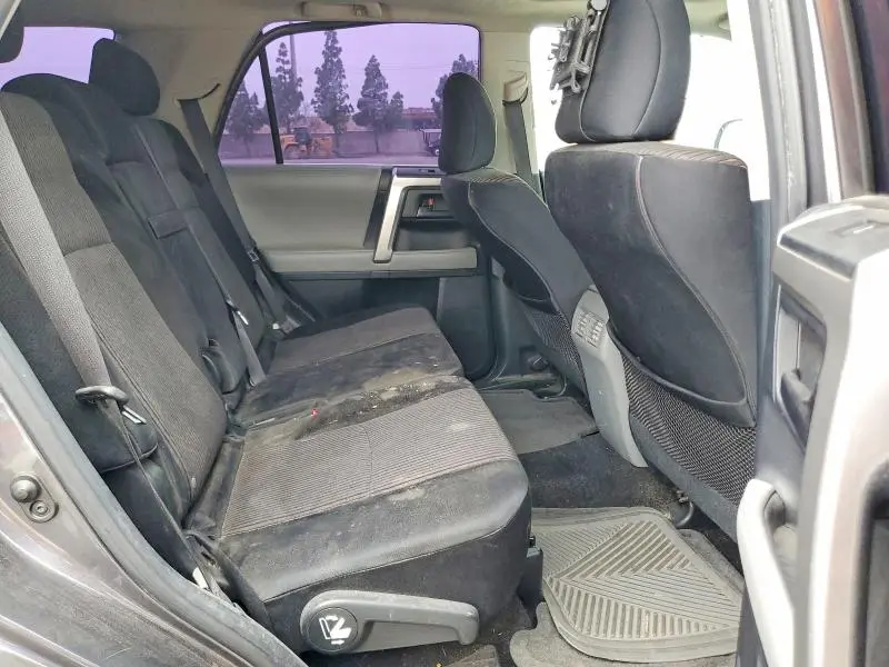 2010 TOYOTA 4RUNNER SR5  