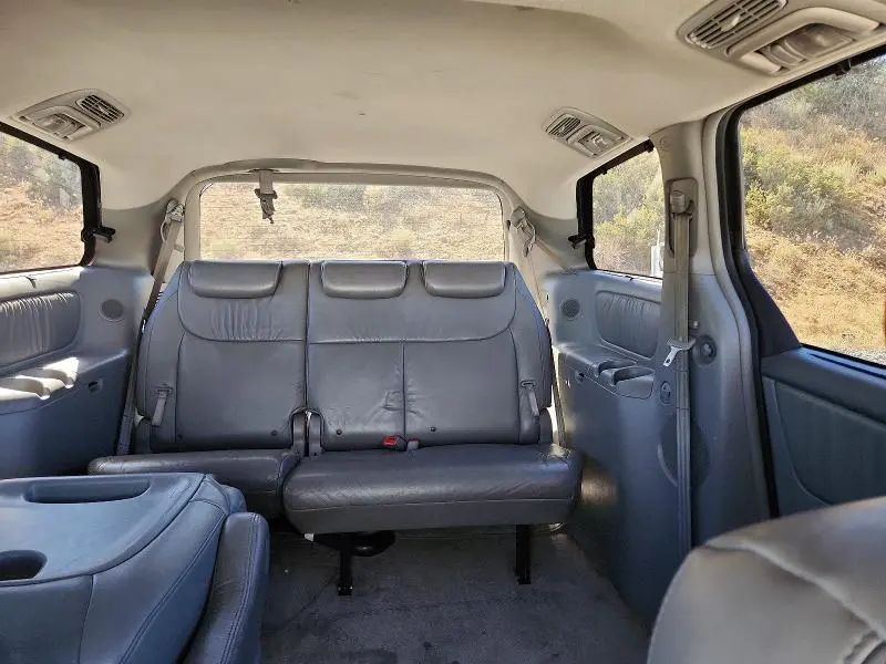 2010 TOYOTA SIENNA XLE  