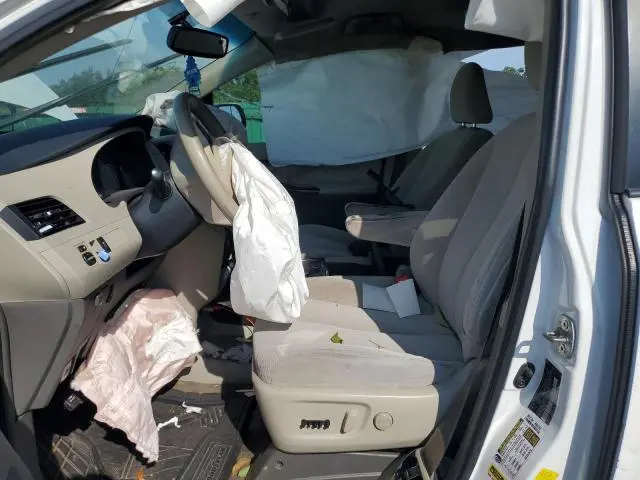 2014 TOYOTA SIENNA LE  