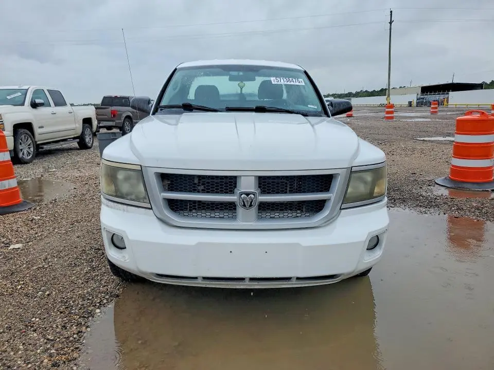 2011 DODGE DAKOTA SLT  