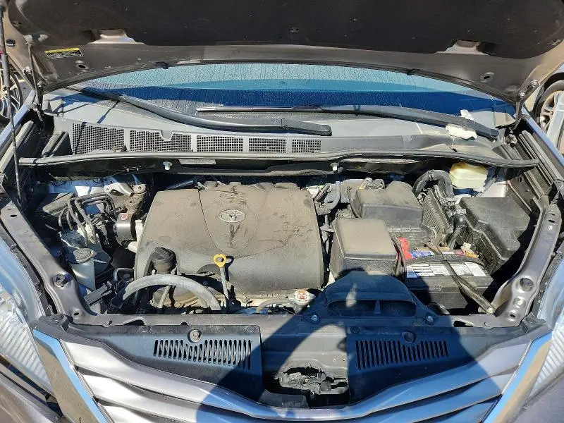 2017 TOYOTA SIENNA XLE 8-PASSENGER  