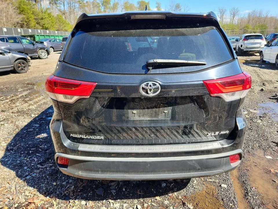 2017 TOYOTA HIGHLANDER XLE  