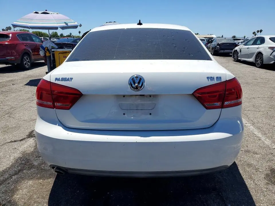 2015 VOLKSWAGEN PASSAT SE  