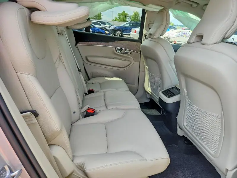 2024 VOLVO XC90 PLUS  