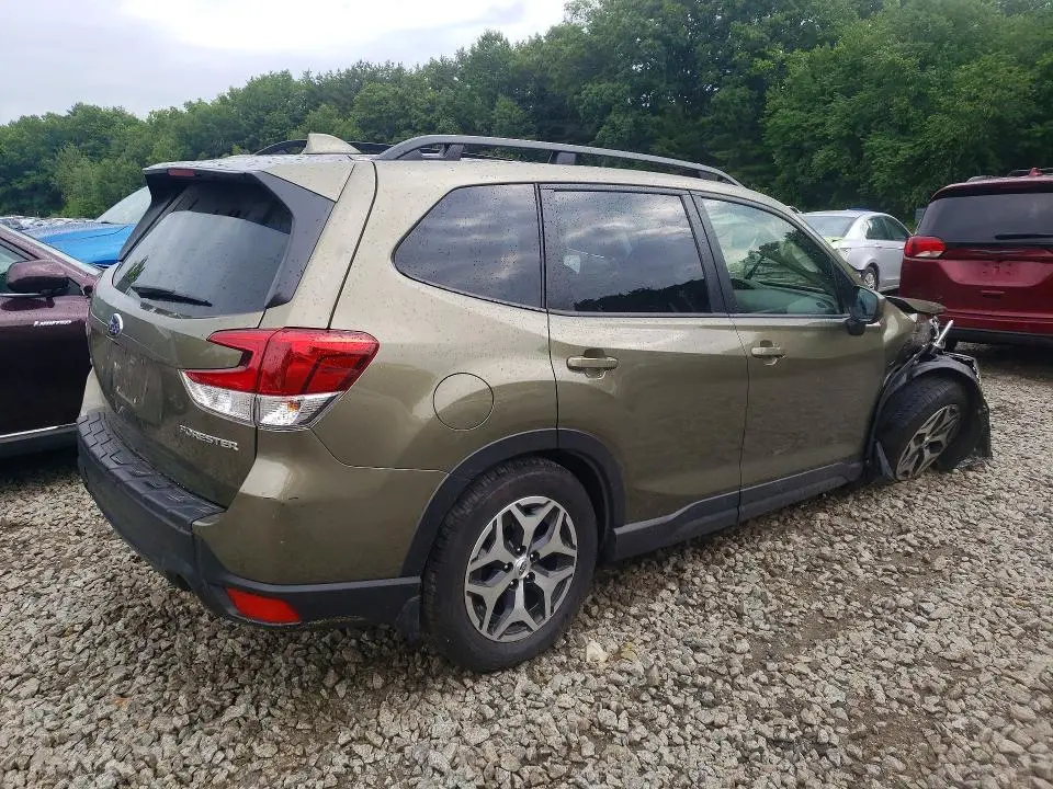 2022 SUBARU FORESTER PREMIUM  
