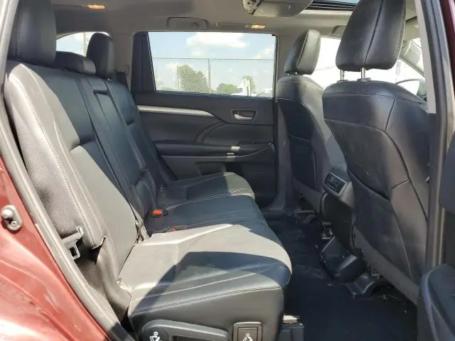 2019 TOYOTA HIGHLANDER SE  