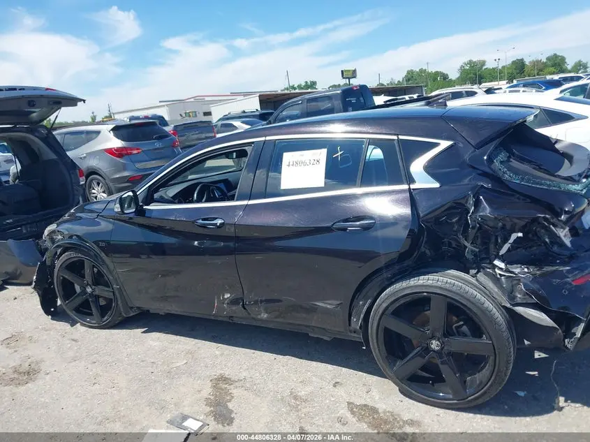2017 INFINITI QX30 SPORT