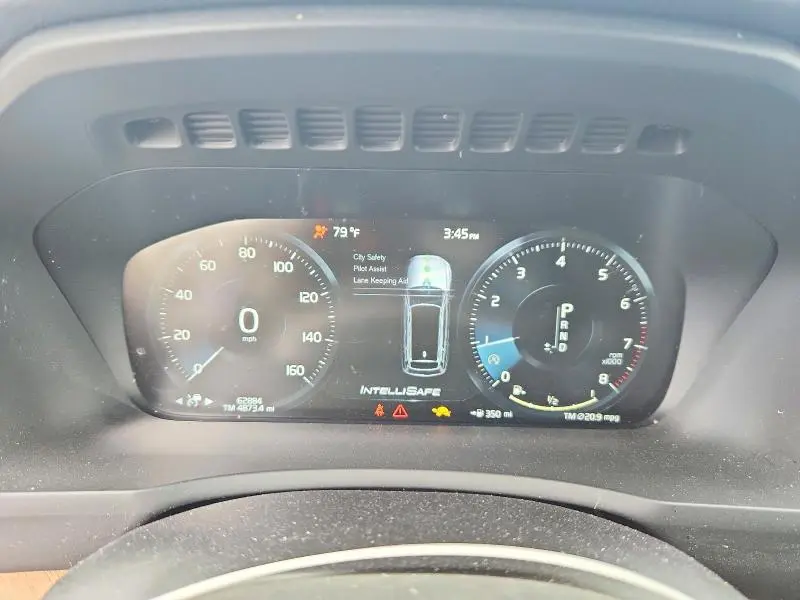 2022 VOLVO XC90 T6 MOMENTUM  