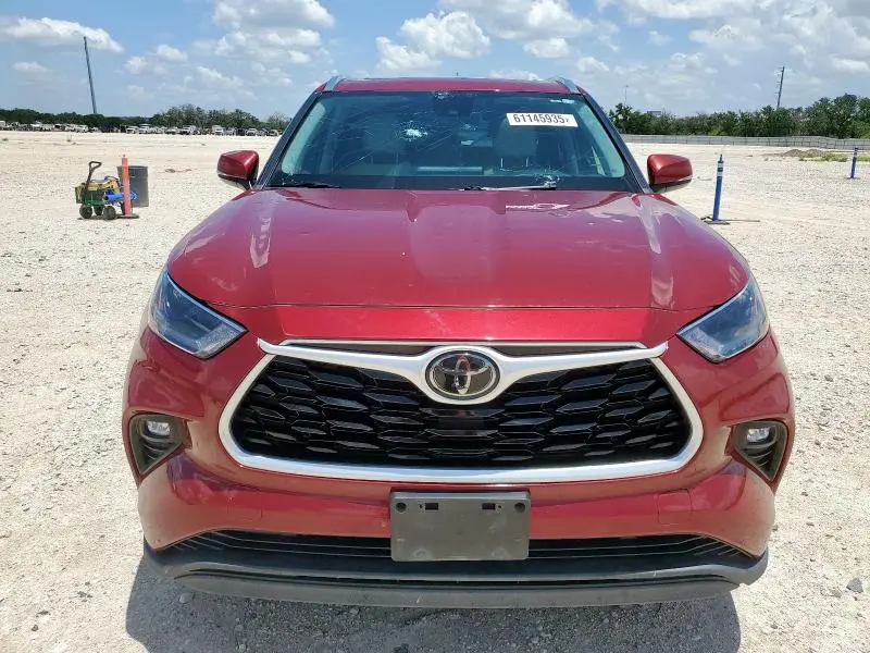 2021 TOYOTA HIGHLANDER XLE  