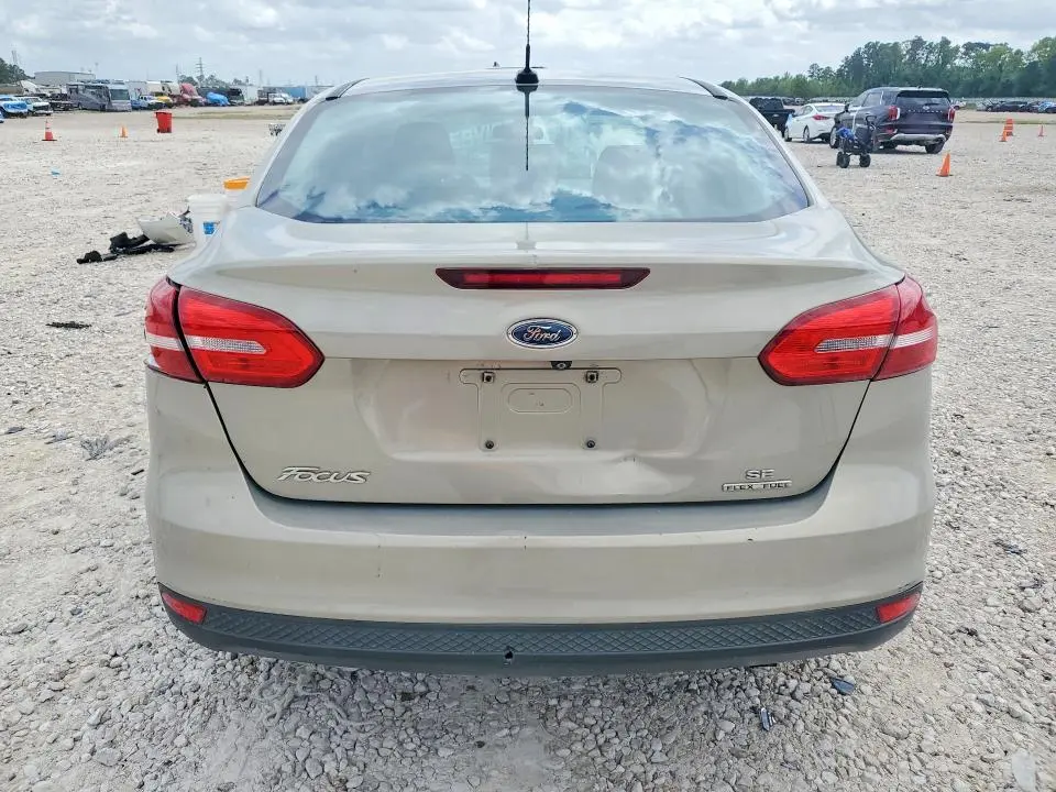 2015 FORD FOCUS SE  