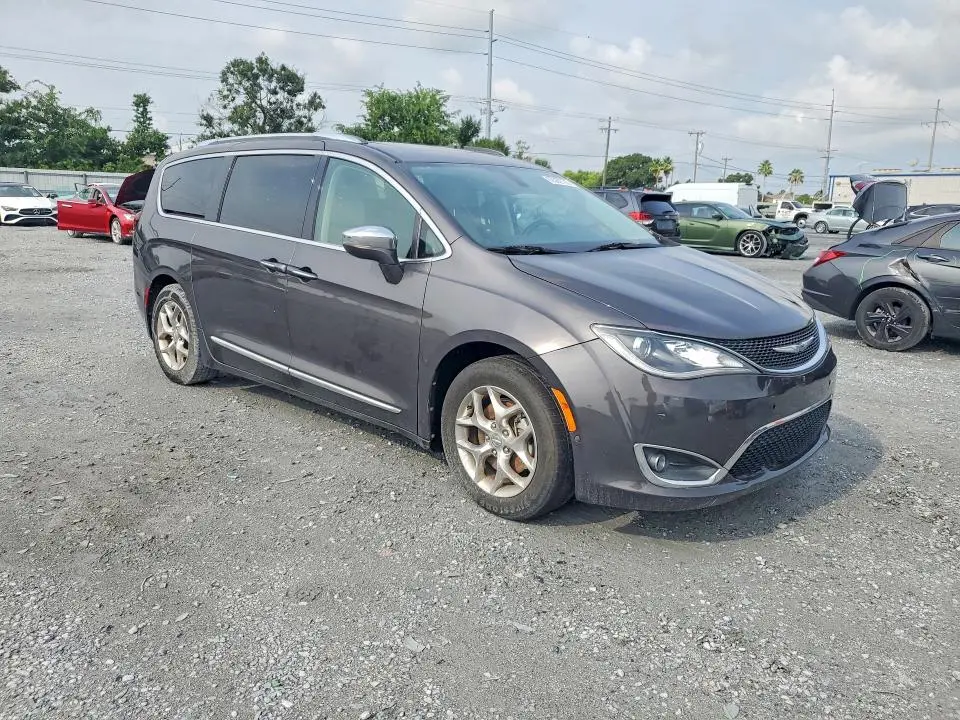 2017 CHRYSLER PACIFICA LIMITED  