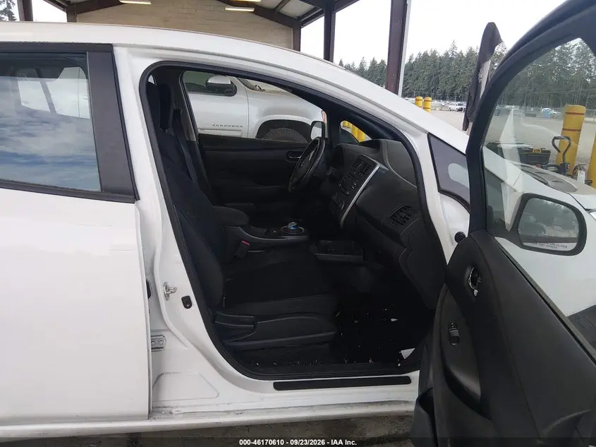 2013 NISSAN LEAF S