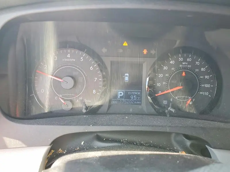 2016 TOYOTA SIENNA LE  