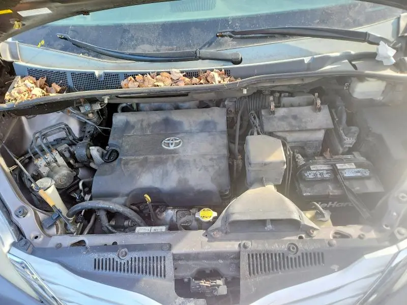 2013 TOYOTA SIENNA XLE  