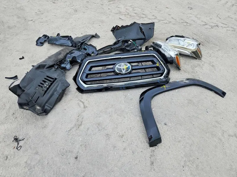 2020 TOYOTA TACOMA SR5 V6  