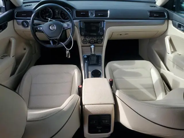 2017 VOLKSWAGEN PASSAT SE  