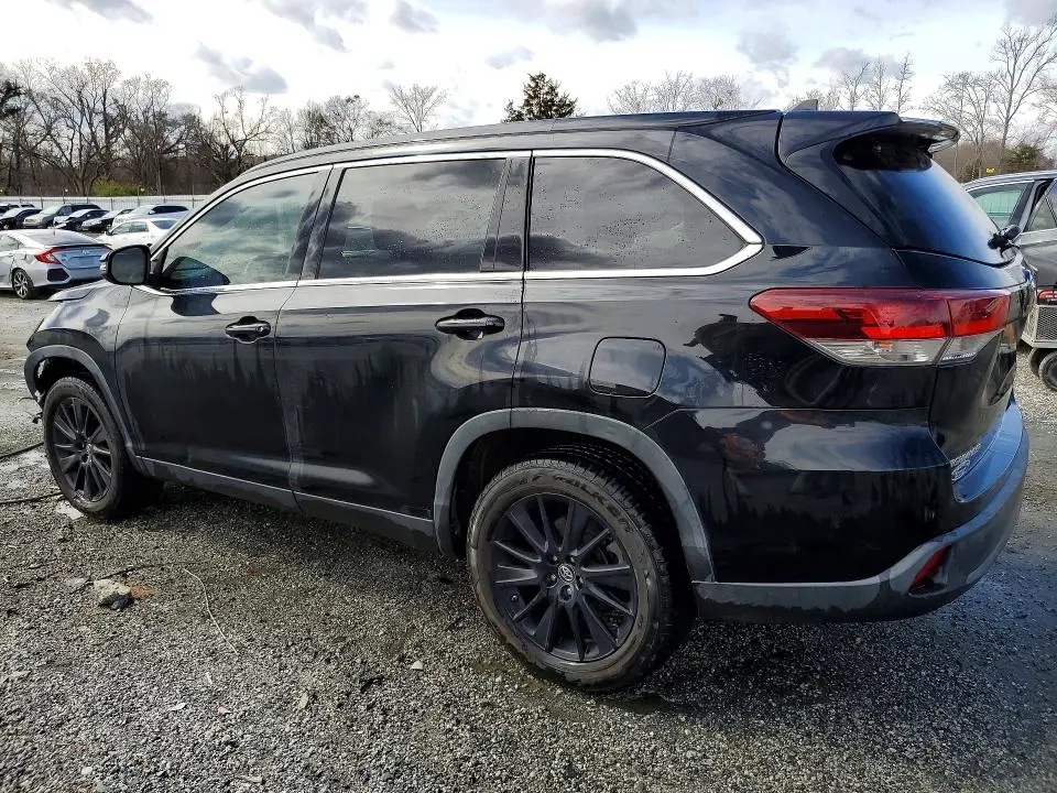 2019 TOYOTA HIGHLANDER SE  