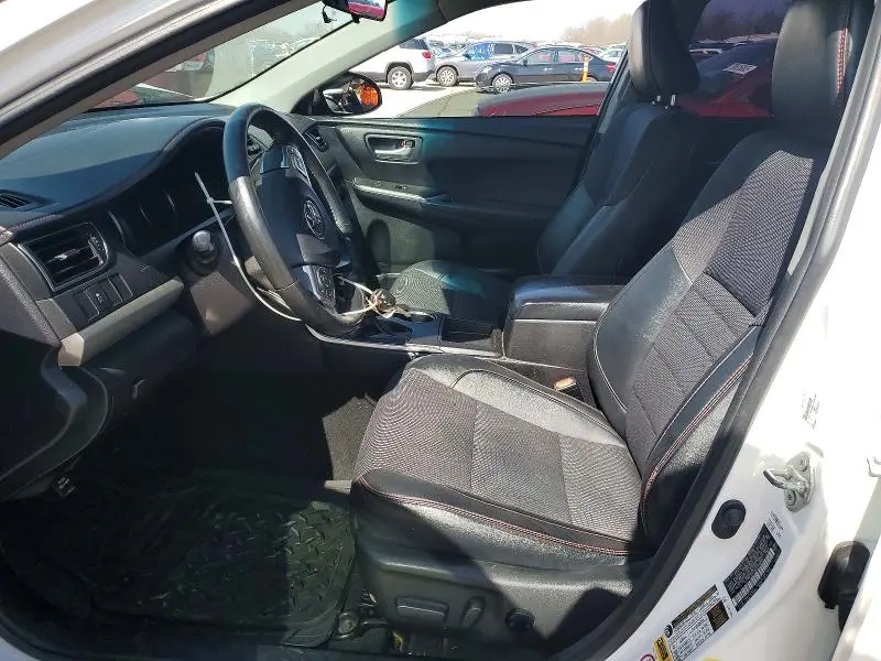 2016 TOYOTA CAMRY SE  