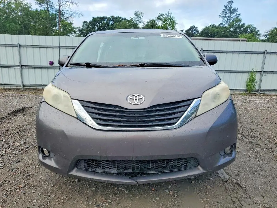 2012 TOYOTA SIENNA LE  