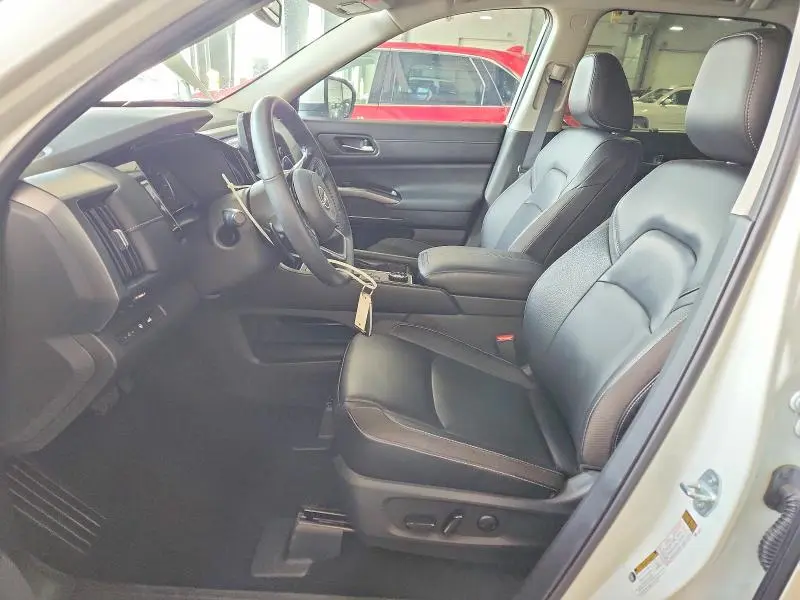 2024 NISSAN PATHFINDER SL  