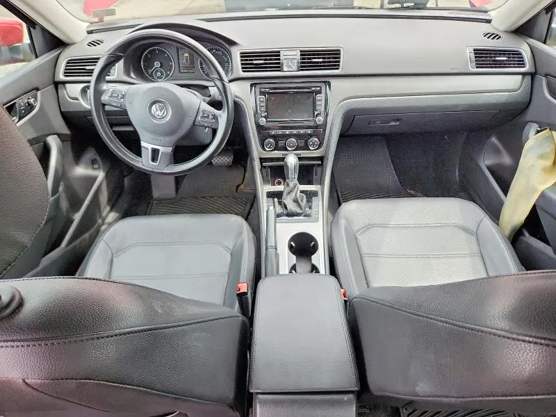 2015 VOLKSWAGEN PASSAT SE  