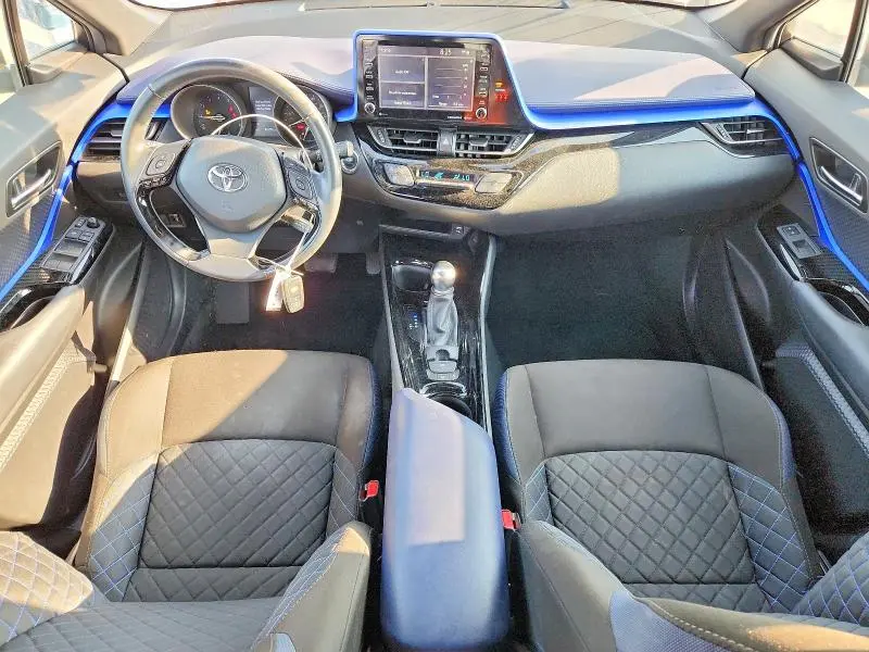 2020 TOYOTA C-HR XLE  