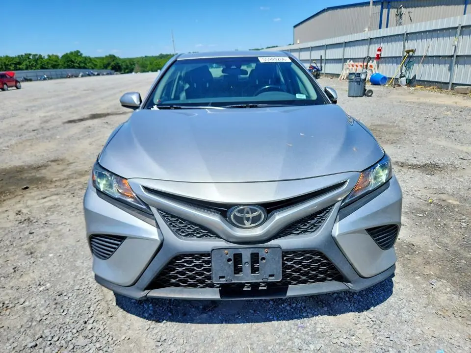 2018 TOYOTA CAMRY SE  