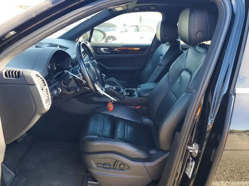 2023 PORSCHE CAYENNE BASE/PLATINUM EDITION  