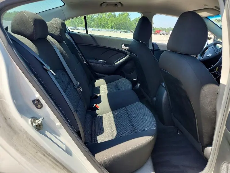 2017 KIA FORTE LX  