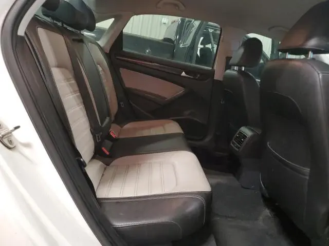 2015 VOLKSWAGEN PASSAT SE  