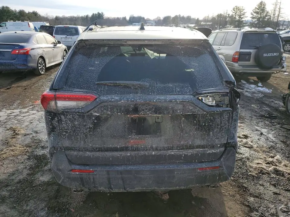 2022 TOYOTA RAV4 XLE  