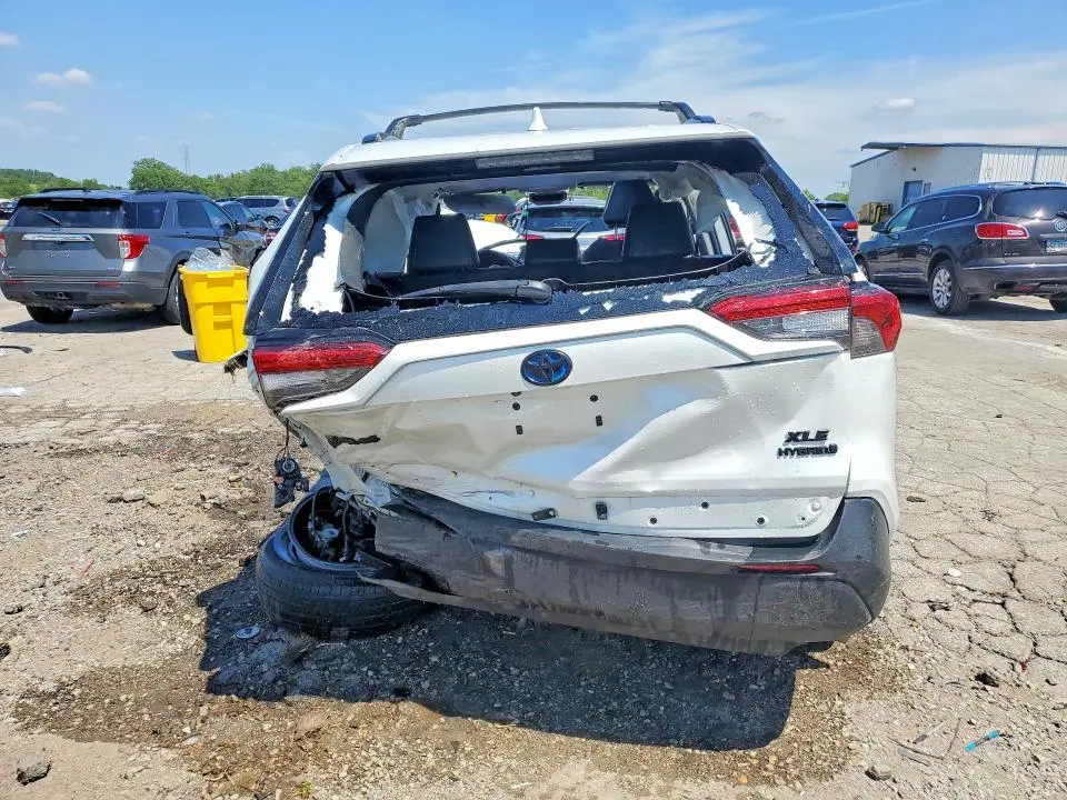 2024 TOYOTA RAV4 XLE PREMIUM  