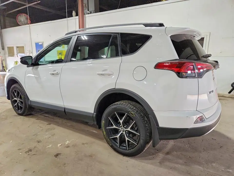 2017 TOYOTA RAV4 SE  