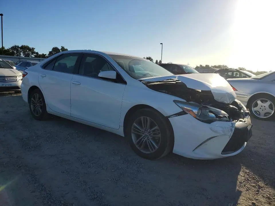 2015 TOYOTA CAMRY SE  