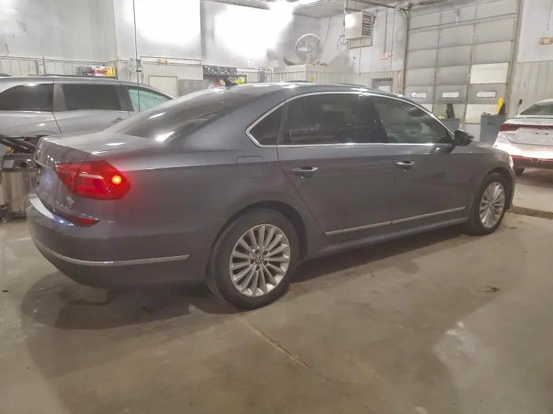 2016 VOLKSWAGEN PASSAT SE  