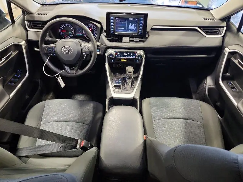 2022 TOYOTA RAV4 XLE  