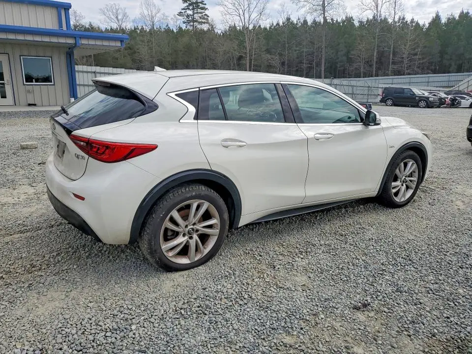 2017 INFINITI QX30 BASE  
