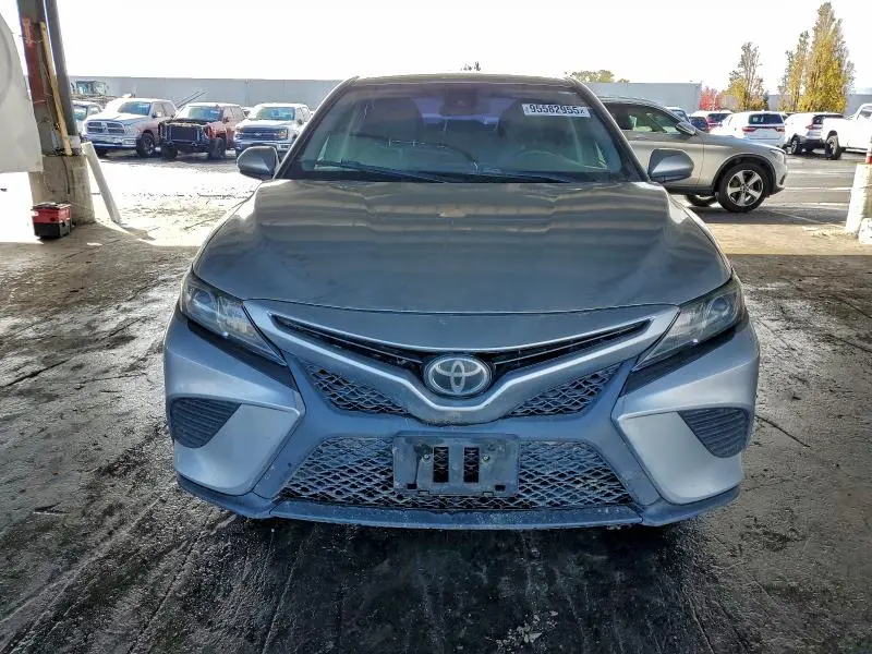 2018 TOYOTA CAMRY SE  