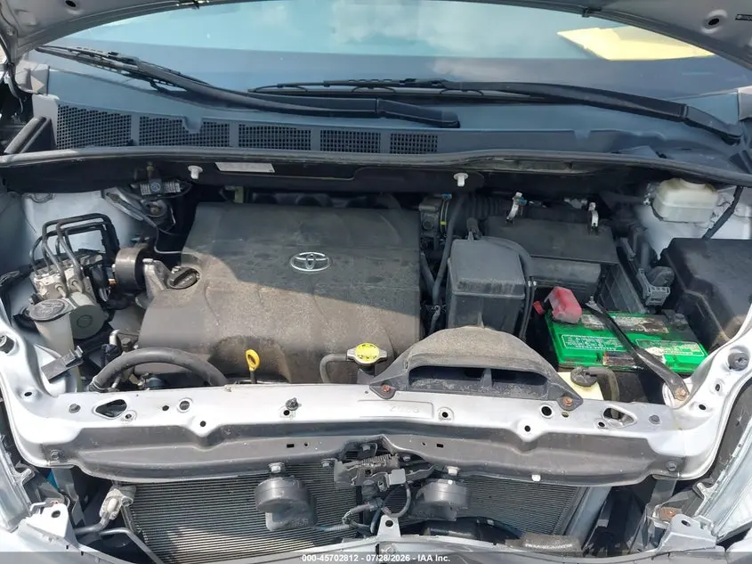 2012 TOYOTA SIENNA XLE V6 8 PASSENGER