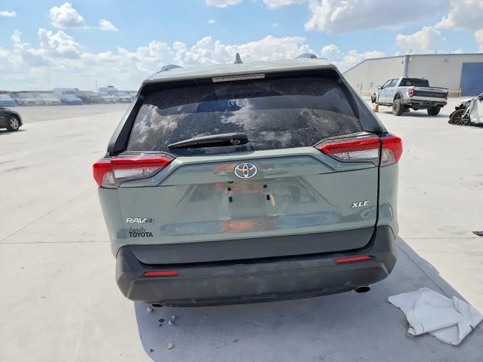 2023 TOYOTA RAV4 XLE  