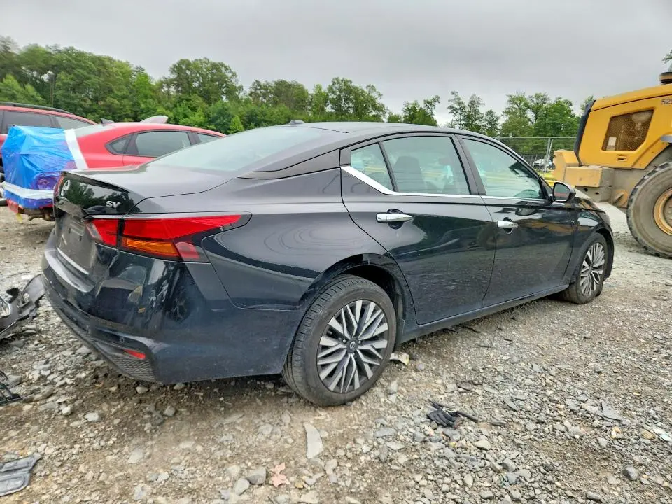 2024 NISSAN ALTIMA SV  